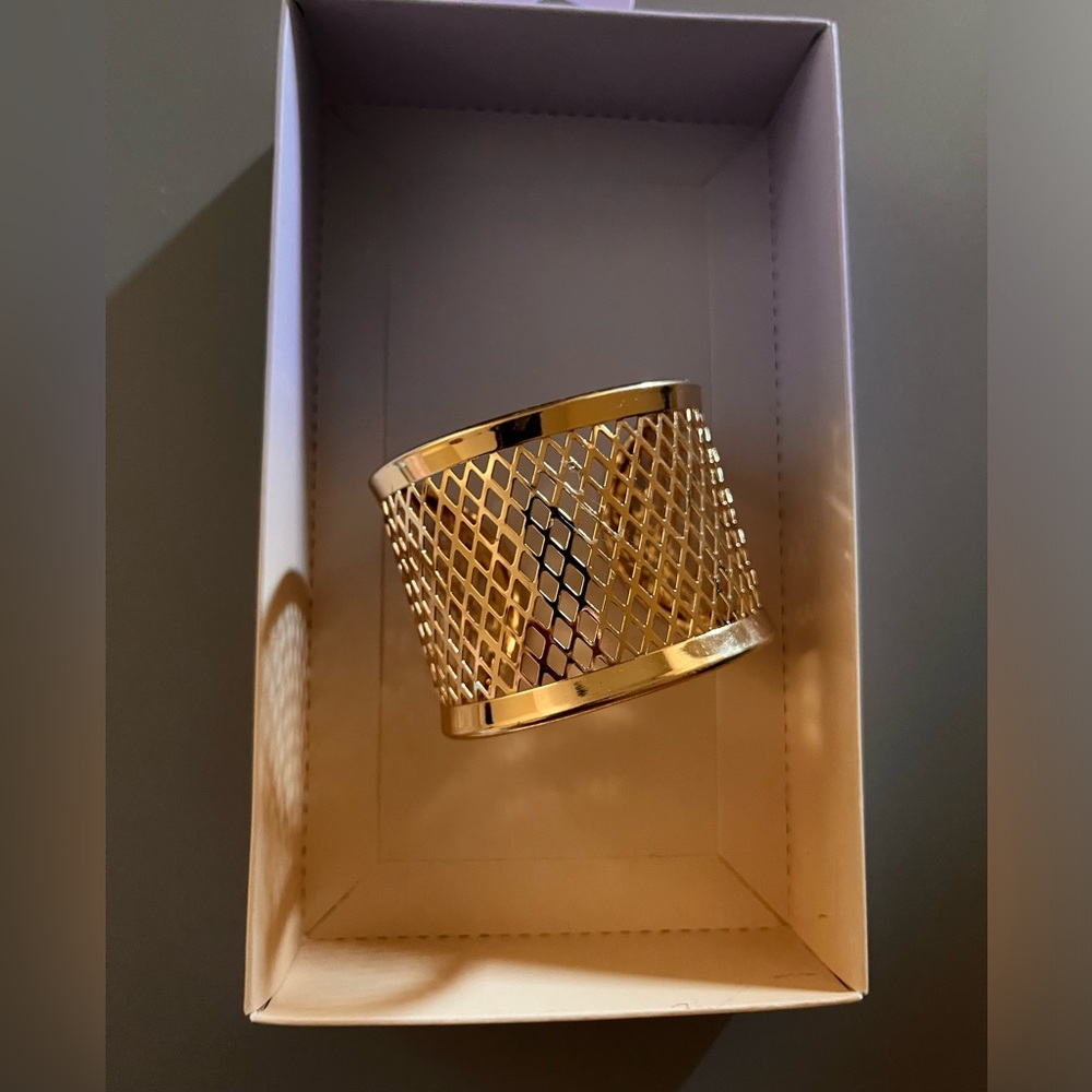 Cage bangle